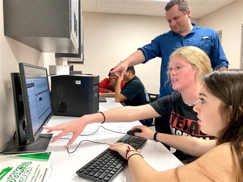 Amazon funding computer science education for over 3,000 students in Austin area